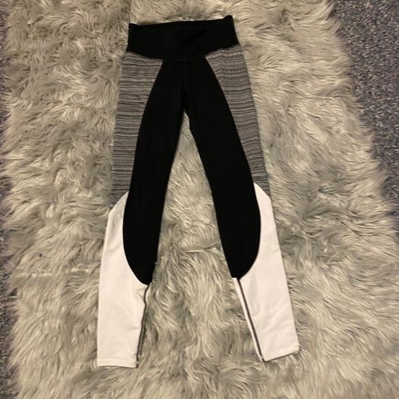 Athleta Women's High Rise Jacquard Flow Chat Tight leggings Pilayo Black Size Xs - Picture 6 of 9